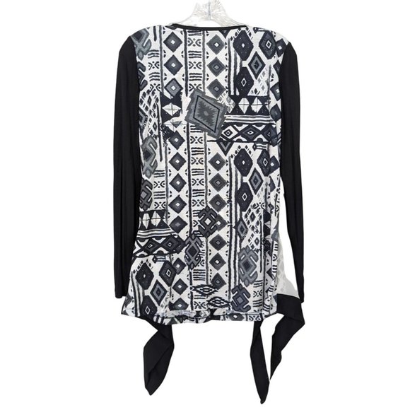 Cativa long sleeve button front abstract white black blouse size Medium - Picture 11 of 11